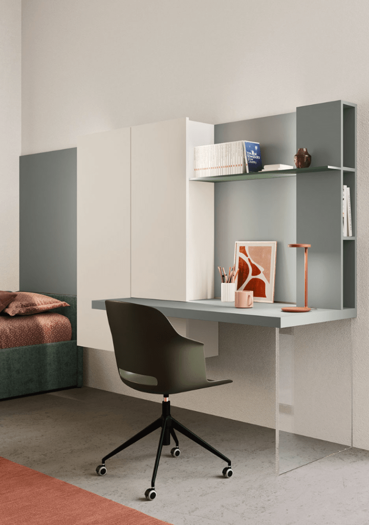 Scrivania minimalista con gamba vetro