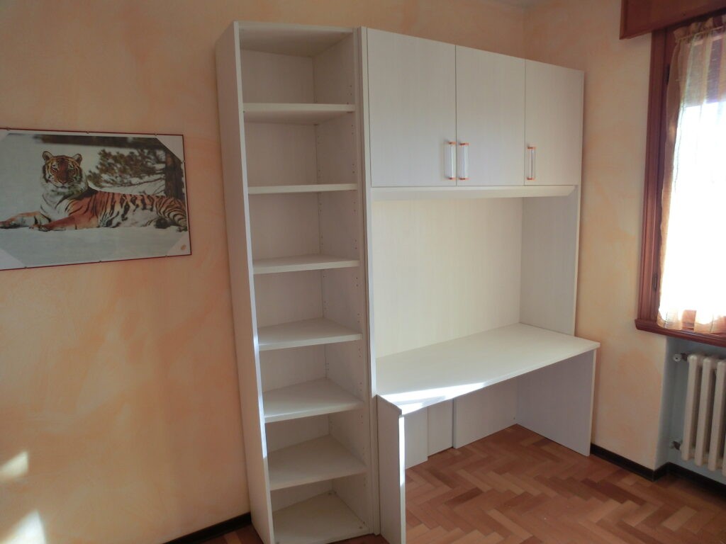 Libreria a ponte con scrivania