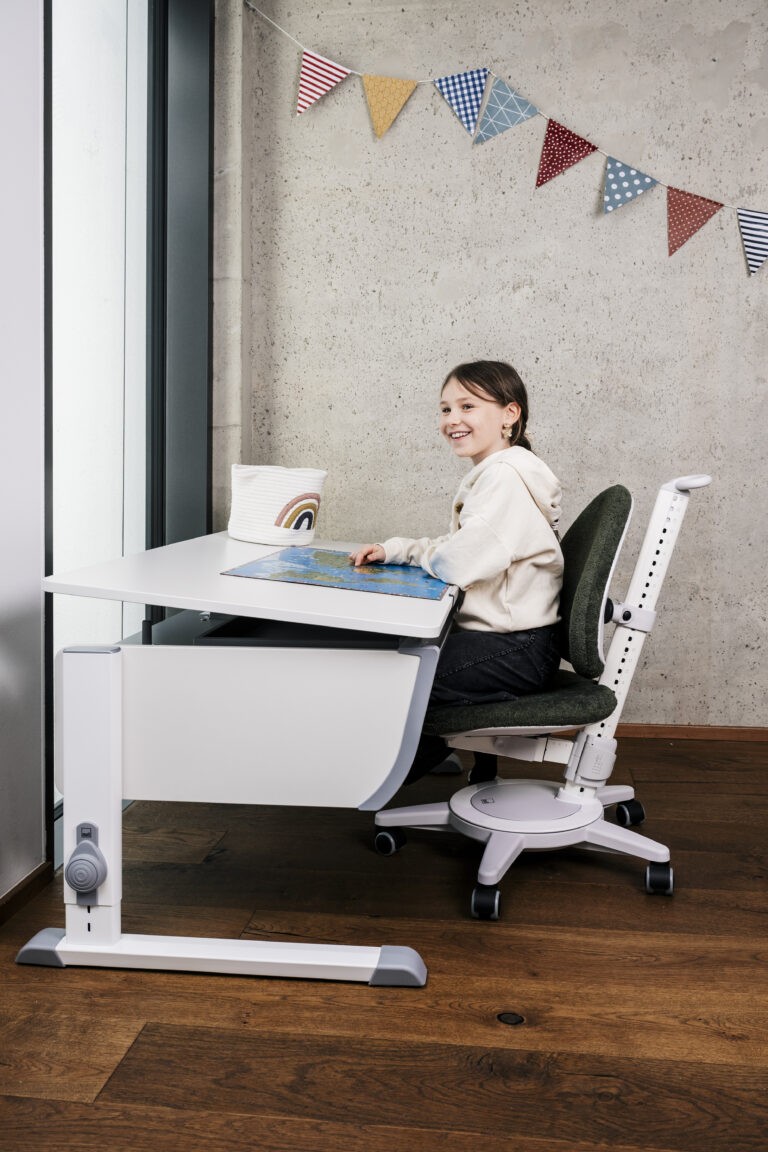 scrivania ergonomica per una postura corretta